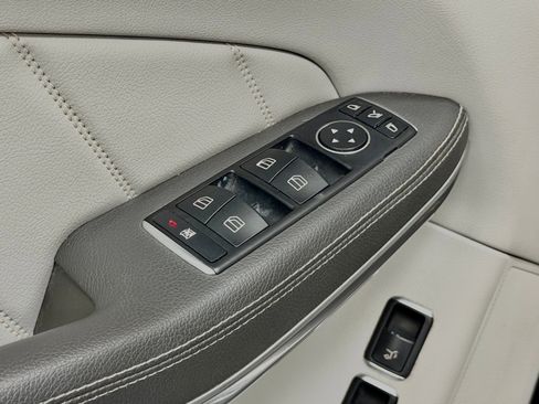 Used 2014 Mercedes-Benz GL 450 4MATIC image 22