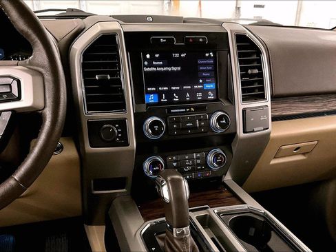 Used 2019 Ford F150 Lariat w/ Equipment Group 502A Luxury image 6