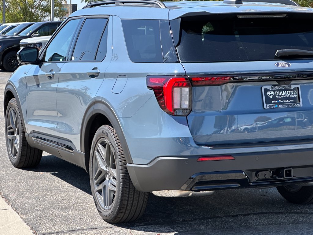 New 2027 Ford Explorer ST-Line w/ Premium Package RWD image 5
