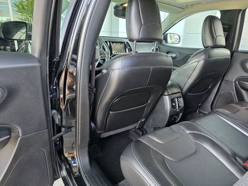 Used 2019 Jeep Cherokee Limited AWD/4WD image 18