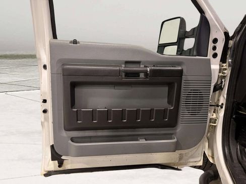 Used 2015 Ford F250 XL w/ Power Equipment Group image 17