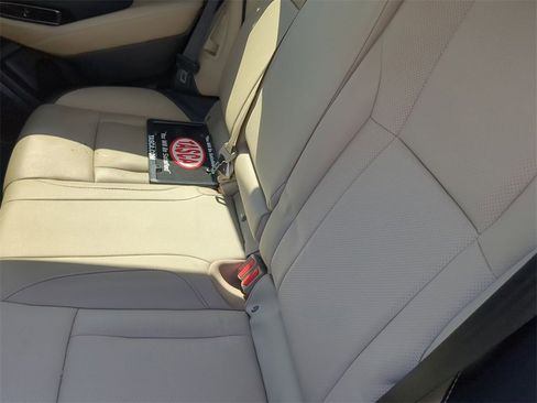 Used 2022 Subaru Outback Limited image 17