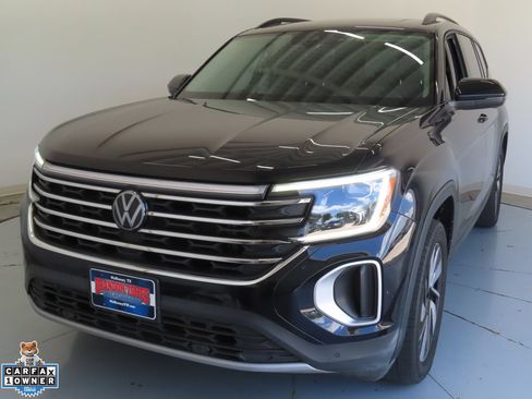 Used 2024 Volkswagen Atlas SE w/ Panoramic Sunroof Package FWD image 8