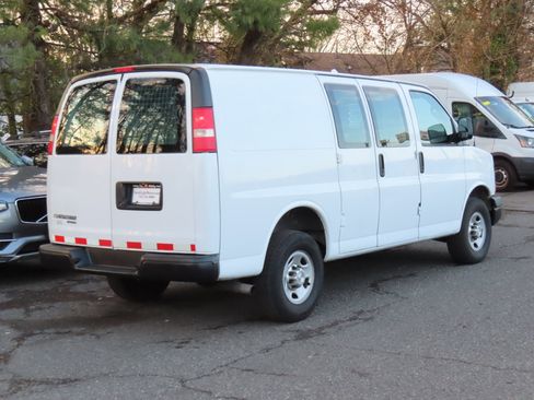 Used 2015 Chevrolet Express 2500 image 19