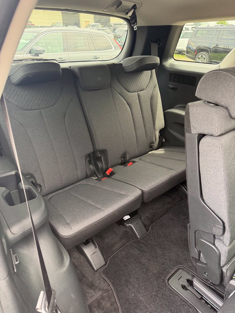 Used 2023 Hyundai Palisade SE AWD/4WD image 15