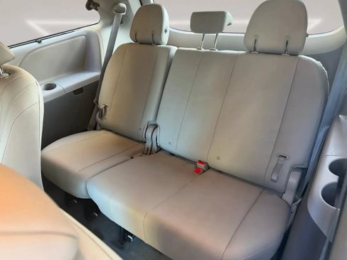 Used 2020 Toyota Sienna XLE w/ XLE Navigation Package FWD image 16
