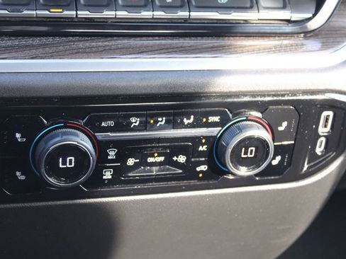 Used 2023 Chevrolet Silverado 1500 LT image 39