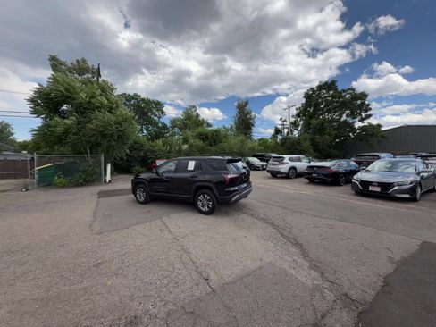 Used 2025 Chevrolet Equinox LT AWD/4WD image 15