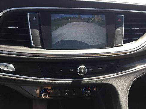 Used 2019 Buick Enclave Essence FWD image 18