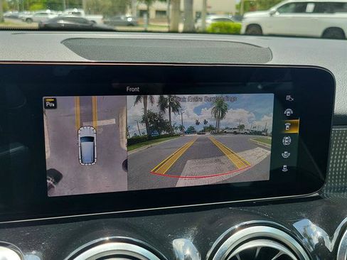 Used 2022 Mercedes-Benz GLB 250 4MATIC image 65