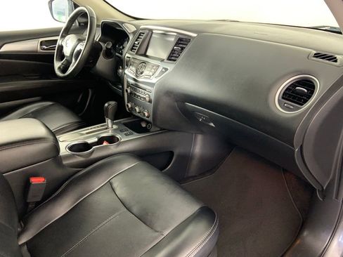 Used 2019 Nissan Pathfinder SL image 32