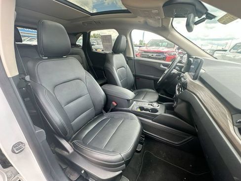 Used 2020 Ford Escape Titanium AWD/4WD image 32