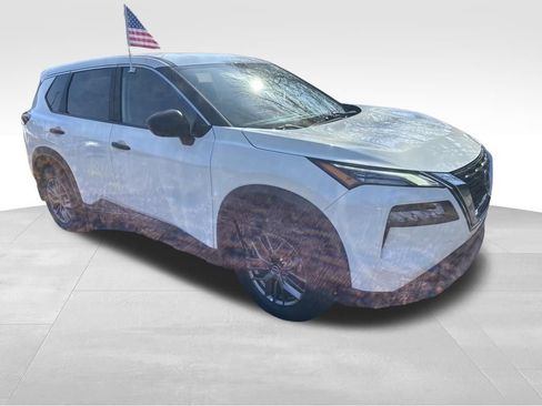 Used 2023 Nissan Rogue S AWD/4WD image 29
