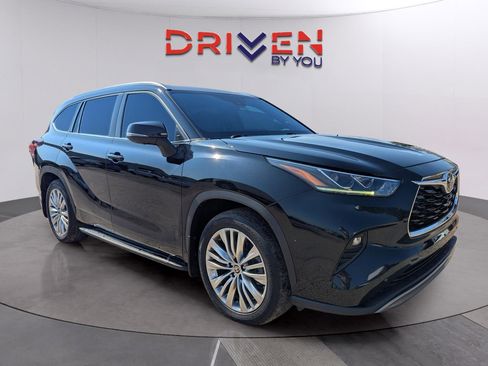 Used 2024 Toyota Highlander Platinum image 8
