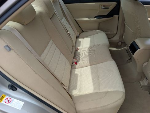 Used 2015 Toyota Camry LE FWD image 5