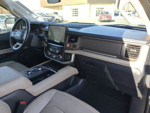 Used 2024 Ford Expedition Limited image 36