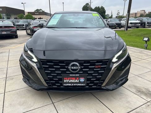 Used 2024 Nissan Altima 2.5 SR FWD image 2