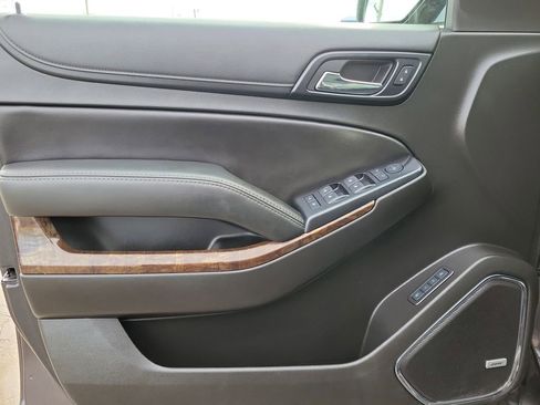 Used 2017 Chevrolet Suburban LT image 20