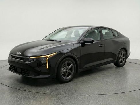 Used 2025 Kia K4 FWD image 3