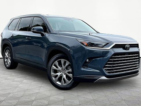 Used 2024 Toyota Grand Highlander AWD Hybrid image 3