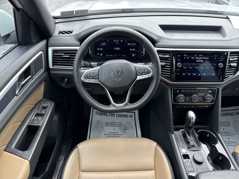 Certified 2022 Volkswagen Atlas Cross Sport SE image 14