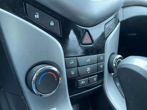 Used 2014 Chevrolet Cruze LS image 30