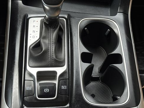 Used 2024 Kia Carnival LX FWD image 33