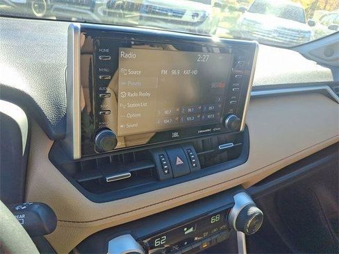 Used 2021 Toyota RAV4 Limited image 18