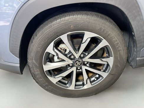 Used 2023 Toyota Corolla Cross XLE FWD image 14