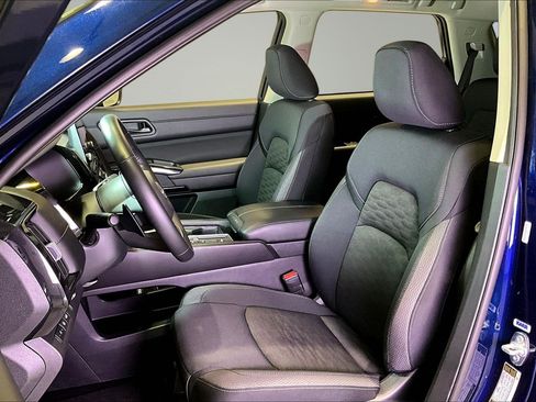 Used 2025 Nissan Pathfinder SV FWD image 21