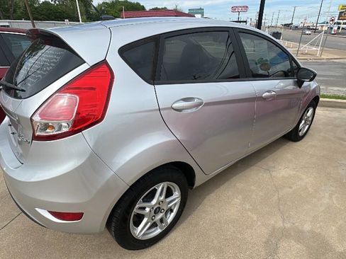 Used 2019 Ford Fiesta SE image 4