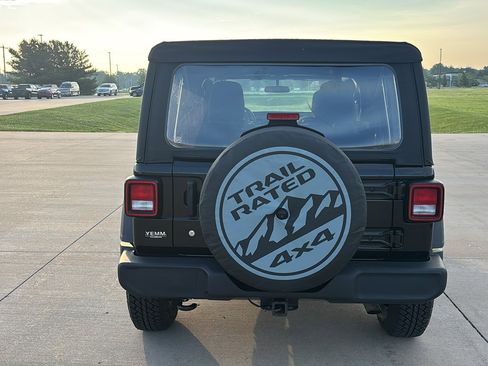 Used 2019 Jeep Wrangler Unlimited Sport image 8