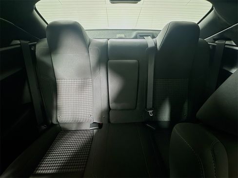 Used 2019 Dodge Challenger SXT image 13