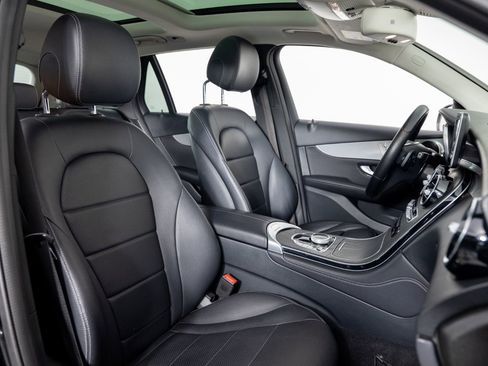 Used 2019 Mercedes-Benz GLC 300 4MATIC w/ Premium Package image 27