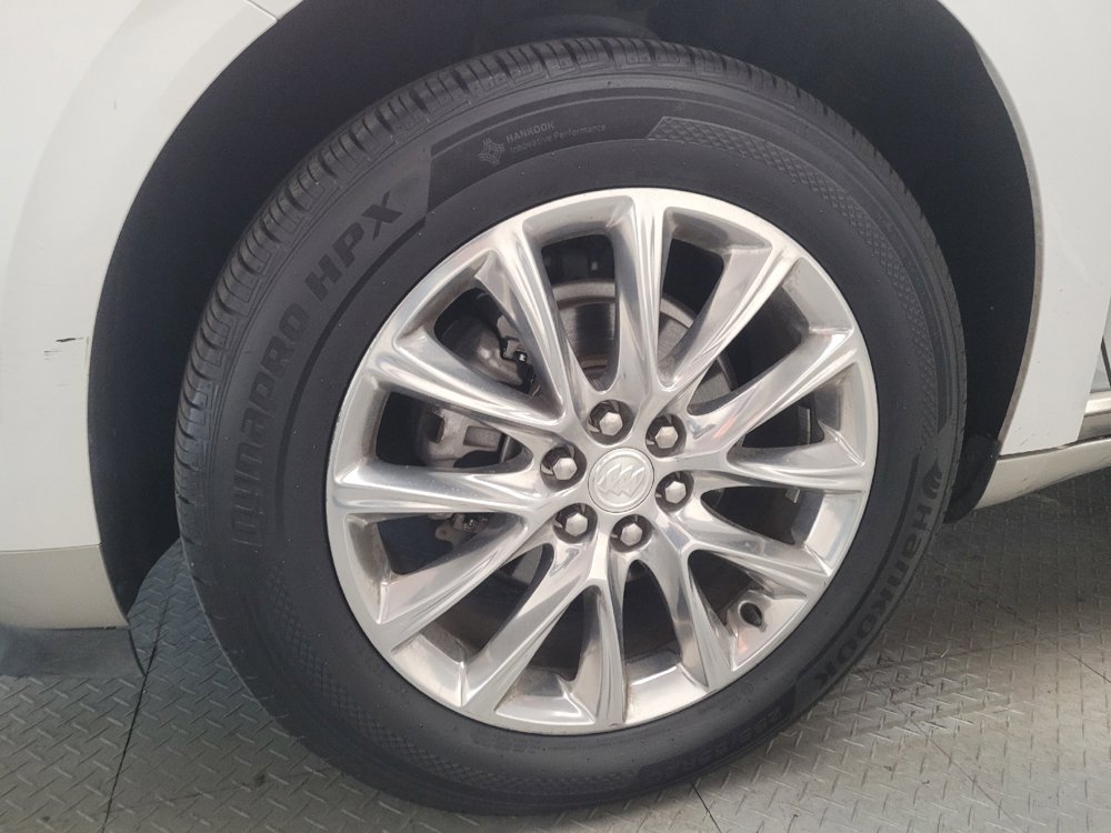 Used 2020 Buick Enclave Premium w/ Sun and Sites Package FWD image 31