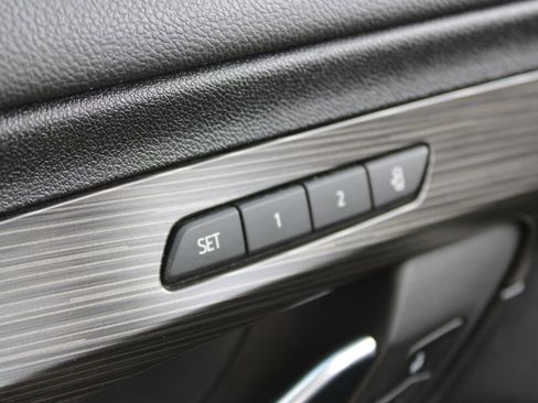 Used 2022 GMC Terrain SLT w/ Tech Package image 40