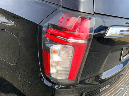 Used 2023 Chevrolet Tahoe Premier AWD/4WD image 28