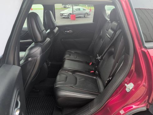 Used 2019 Jeep Cherokee Trailhawk AWD/4WD image 10