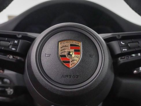 Used 2025 Porsche Macan image 26