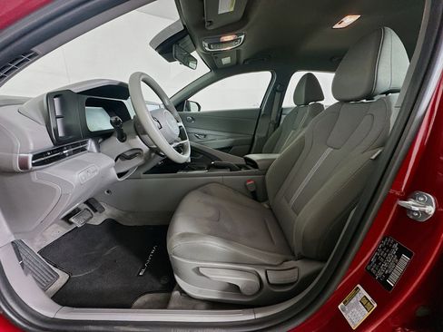 Used 2024 Hyundai Elantra SE FWD image 13
