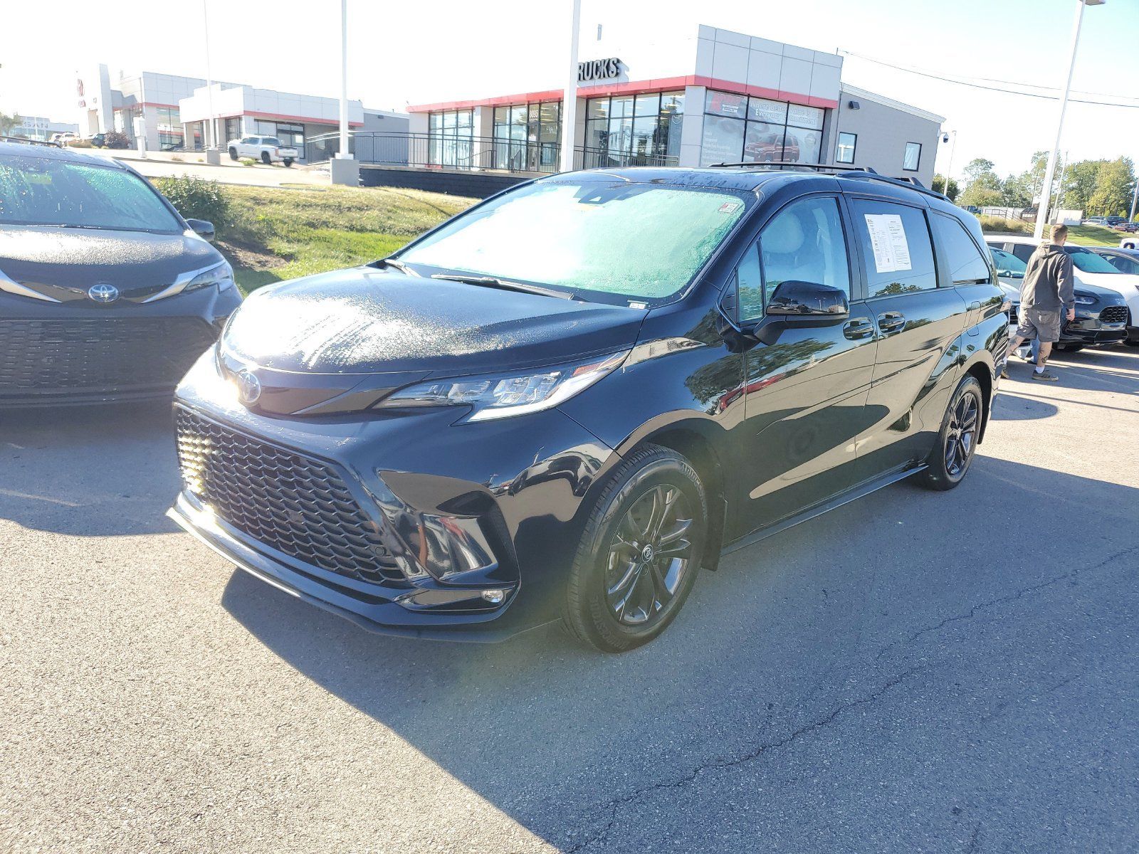 Certified 2025 Toyota Sienna XSE w/ XSE Plus Package AWD/4WD image 2