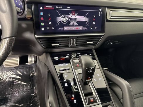 Certified 2023 Porsche Cayenne GTS AWD/4WD image 31