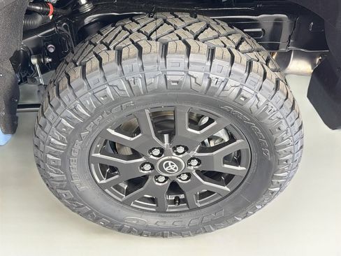 New 2026 Toyota 4Runner SR5 AWD/4WD image 32