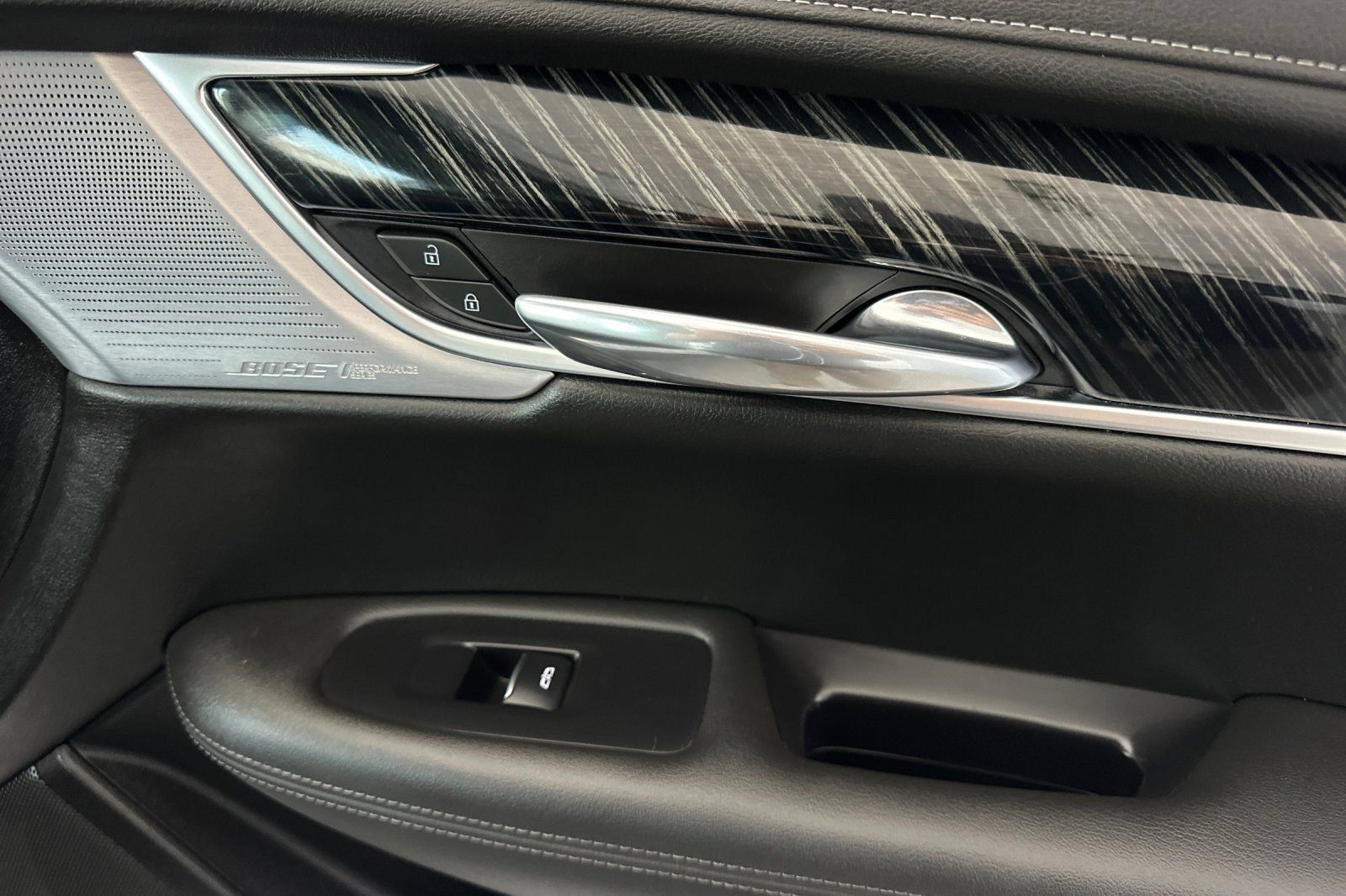 Used 2024 Cadillac XT6 Premium Luxury w/ Technology Package FWD image 23