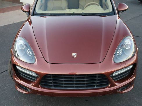 Used 2013 Porsche Cayenne GTS image 9