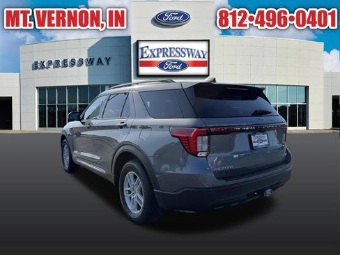 Used 2025 Ford Explorer Active AWD/4WD image 8