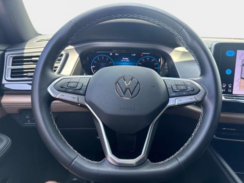 Used 2025 Volkswagen Atlas Cross Sport SE FWD image 28