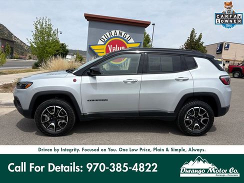 Used 2025 Jeep Compass Trailhawk AWD/4WD image 3