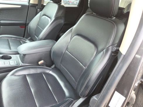 Used 2020 Ford Escape SEL image 10