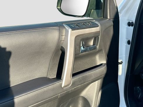 Used 2022 Toyota 4Runner SR5 Premium image 18